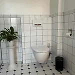 Lovely In Charming Town House *