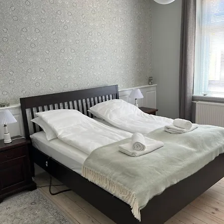 Lovely In Charming Town House