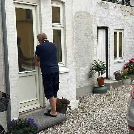 Lovely In Charming Town House