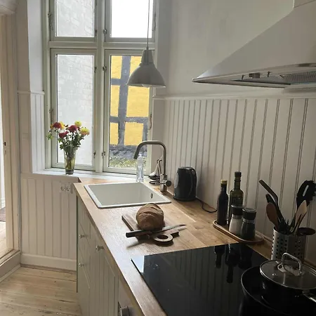 Lovely In Charming Town House