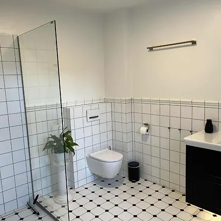 Daire Lovely In Charming Town House