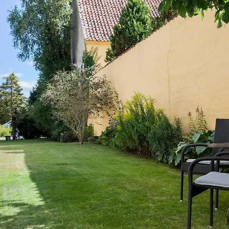 Daire Lovely In Charming Town House *